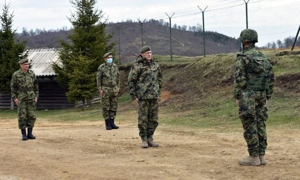 Coches del Ejército de Serbia en accidentes de Vranje, Gunny murió tres soldados