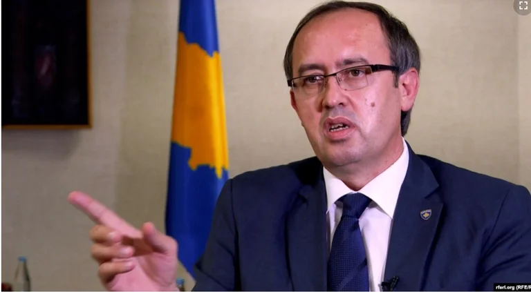 C'est quoi ? Ce premier ministre irresponsable doit démissionner immédiatement