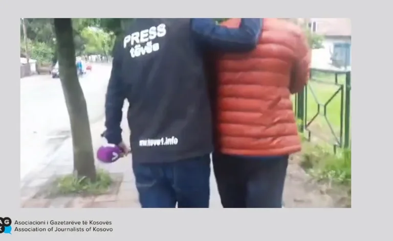 Attacco Leposaviq, ferito anche il cameraman TV di Tv1