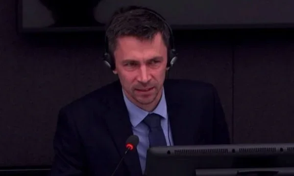 Il testimone e' contro Peter Shala. Questa è la sua identità.