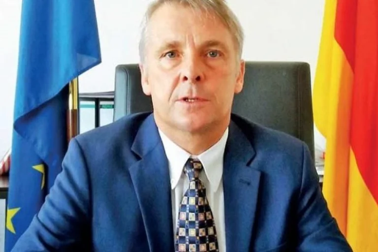 Rohde: KLA está siendo juzgado, pero individuos acusados de crímenes de guerra graves
