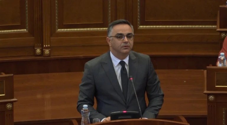 Tahiri: Il Kosovo ha bisogno del primo ministro, non del martirio, della vittimizzazione