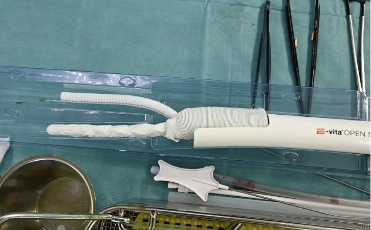 Eine seltene Hybridoperation wurde bei der Jean Mitrev-Klinik durchgeführt