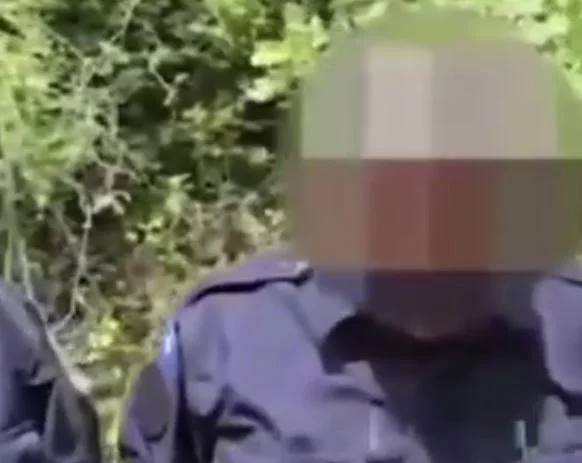Nuove immagini del rapimento di tre agenti di polizia del Kosovo da parte delle forze serbe