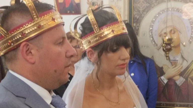 Albaner marries a Serb in Leposaviq: Wir trafen uns in Durres, heiratete Dejan für Liebe