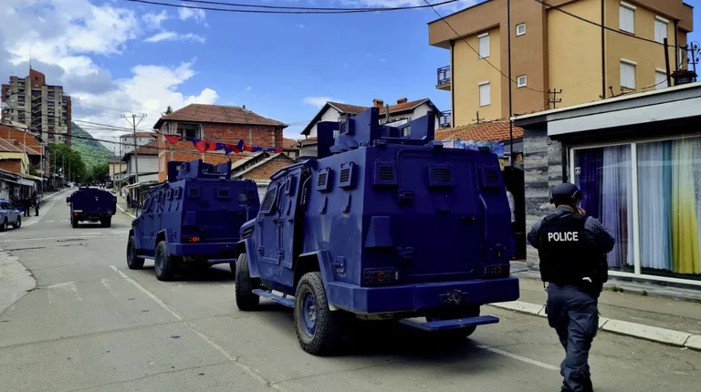 La polizia sta uscendo dal nord.