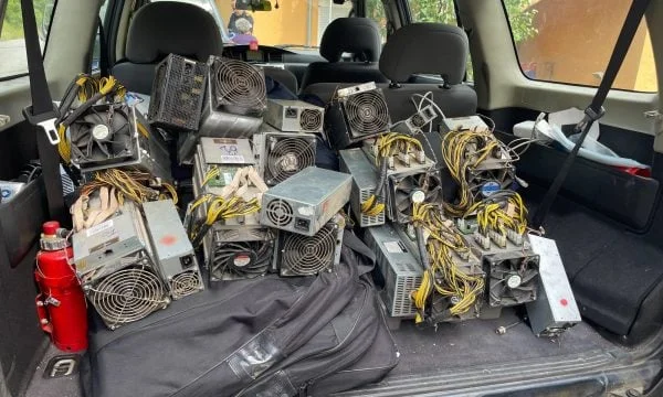 Matériel de production de sel confisqué dans une maison du Nord
