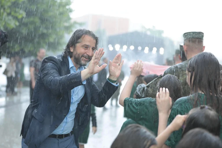 Rama gets wet by the rain, but enjoys a fantastic event for children in Pristina