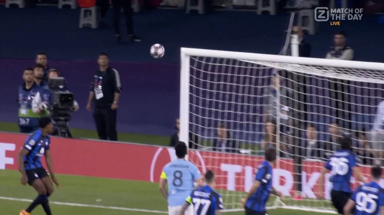 Silva asusta La médula de Inter para una bola de pelo no entró en la red.
