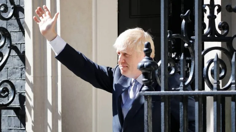 Boris Johnson tritt zurück, nachdem er angeblich das britische Parlament verabschiedet hat