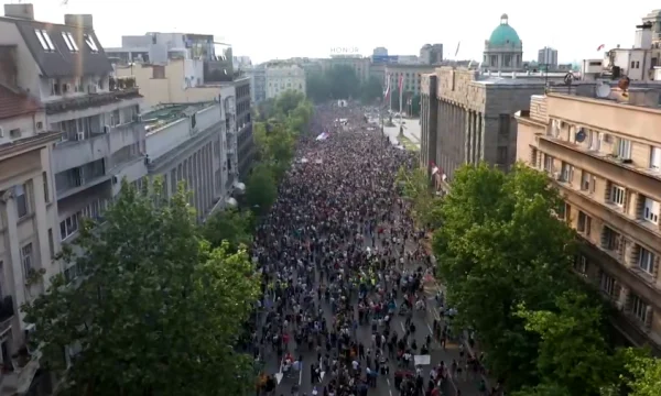 Vuciq's “Le orde e la propaganda hanno la più ponderata”, Vela pubblica la scena delle proteste a Belgrado