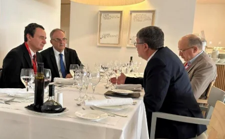 Kurti rencontre Berisha, ambassadeur du Kosovo chargé d'enquêter sur le blanchiment d'argent