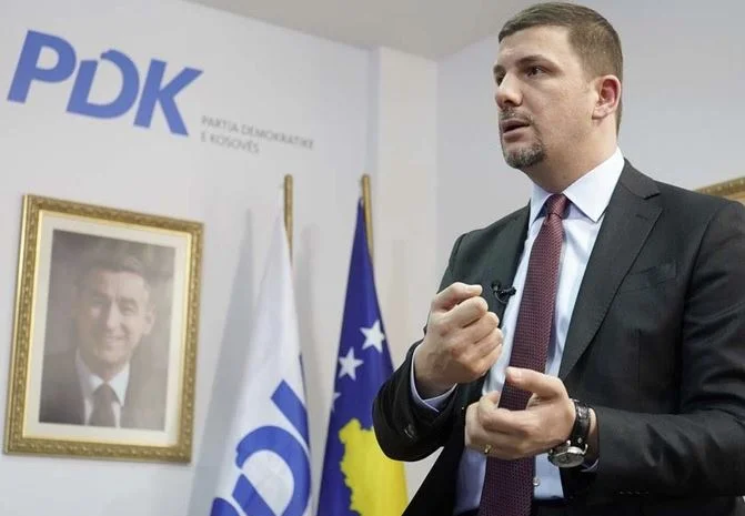 Memli Krasniqi: Dank des KLA-Kriegs und der NATO-Hilfe hat Serbien am 9. Juni 1999 dem Kosovo übergeben