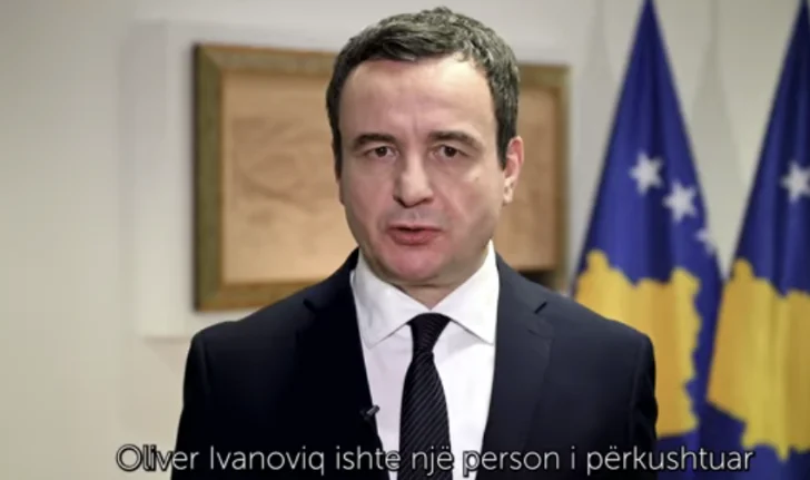 Vetevendosje capture une vidéo où le héros d'Albin Kurti, Oliver Ivanoviqi, le présente comme faisant partie de la milice fasciste.