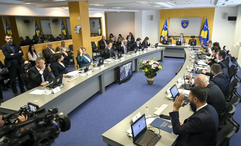 Two weeks after tensions in the north, Kurti first gathered the ministers physically