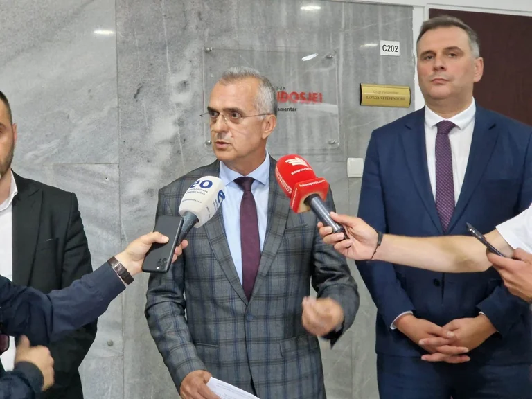 Beke Berisha mi ha minacciato, mi ha detto che sei già malato di mostrarti il paese.