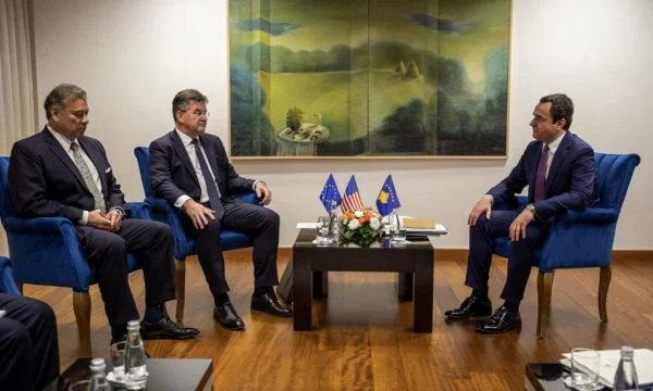 Lajcak plaide de nouveau pour rencontrer Kurt, répéter trois exigences