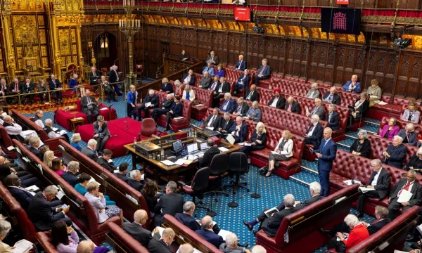 Tensions au Kosovo : le baron du Royaume-Uni demande également une discussion à Londres
