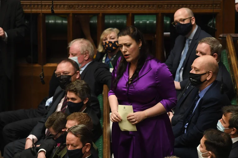 Auf Antrag von Kearns im britischen Parlament über die Situation im Kosovo diskutieren
