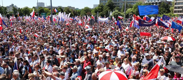 Polonia: Cientos de miles protestan contra el gobierno