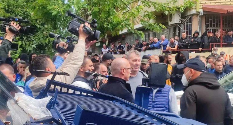 Rakiq and Sibiu do not divide protesters in Zvecan
