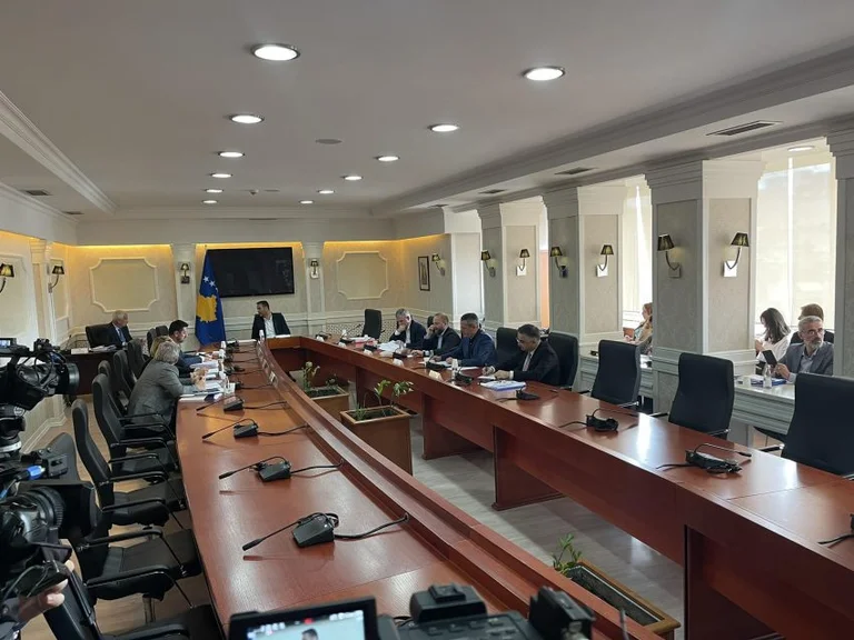 Les dirigeants du Parlement se réunissent aujourd'hui, ce sont tous des motions de procédure qui devraient être examinées.