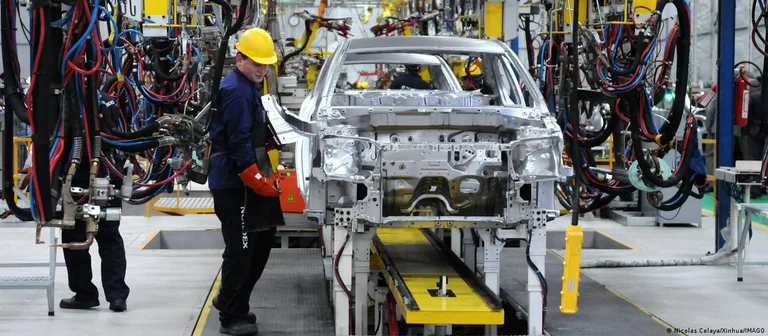 BM 800,000 jobs in the endangered auto industry