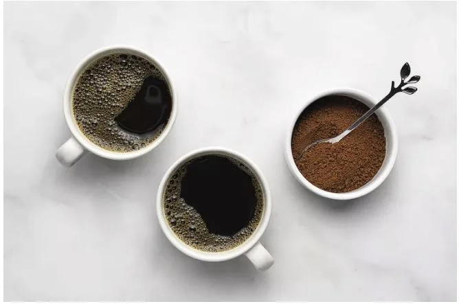 Scienza con buone notizie per le persone del caffè spesso