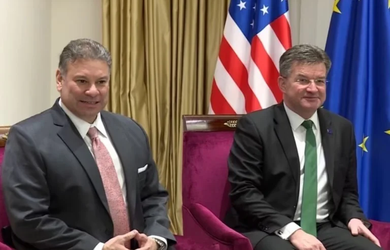 Des tensions au nord du Kosovo, Escobar et Lajcak aujourd'hui à Belgrade demain à Pristina