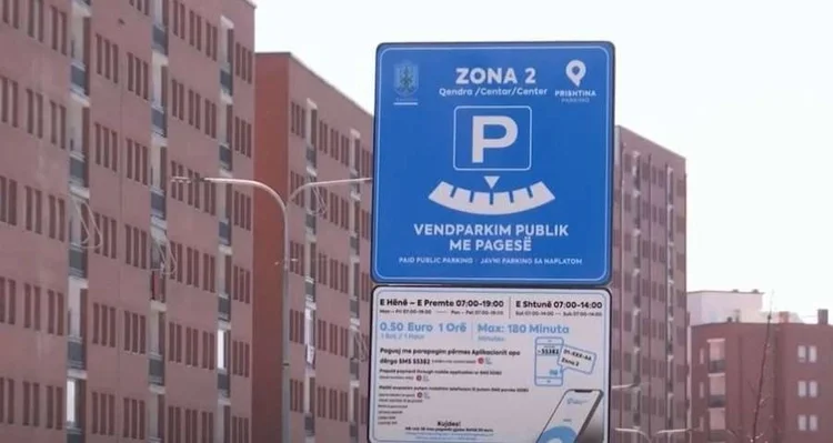 Erstes freies Auto, zweite mit Geld, neue Subx0> Pristina Parkplatz”
