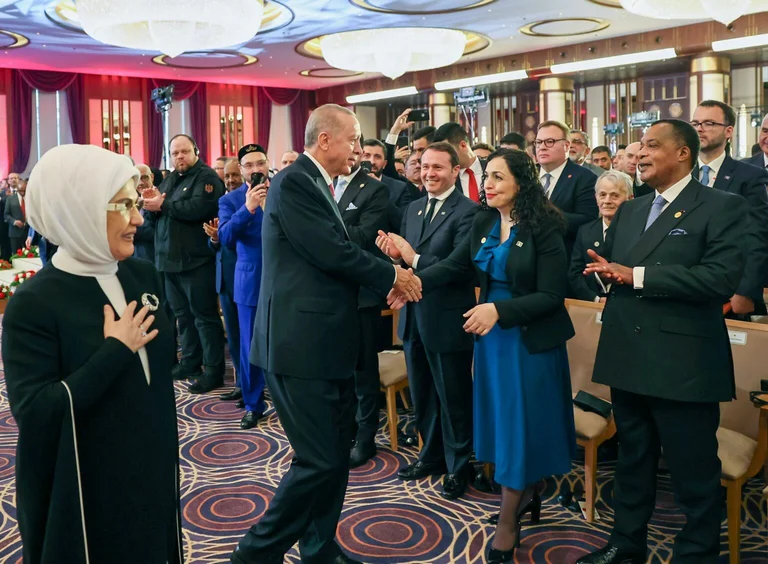 Präsident Osmani zusammen mit dem ersten Gentleman in Erdogans Einweihung: Ernennung Ansicht