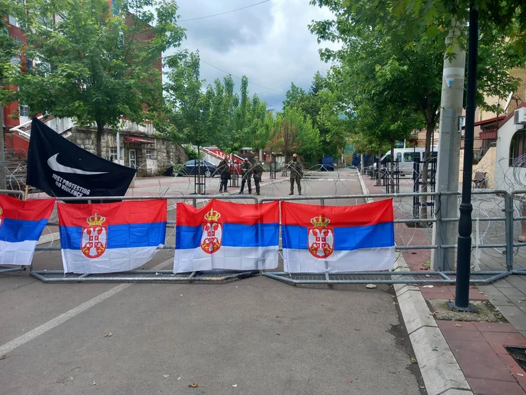 Smaller number of Zvecan protesters