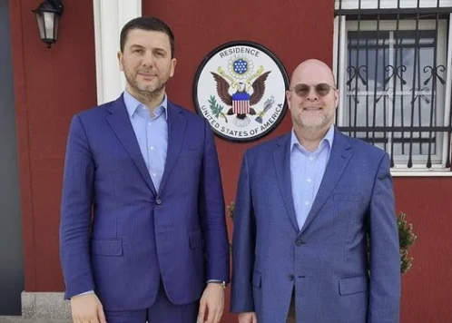 Krasniqi se rend à Hovenier à la résidence: rapport avec les États-Unis est sacré