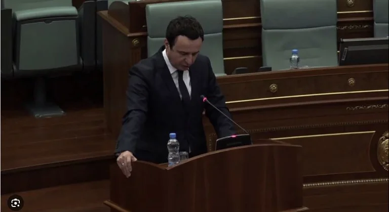 La moción de AAK para traer a Kurt habla de LDK