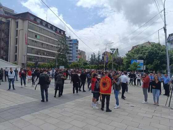Despite police calls, some citizens gather in southern Mitrovica