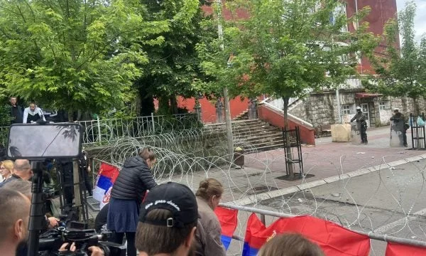 Proteste continuano nel nord, serbi non indietro senza le loro richieste soddisfatte