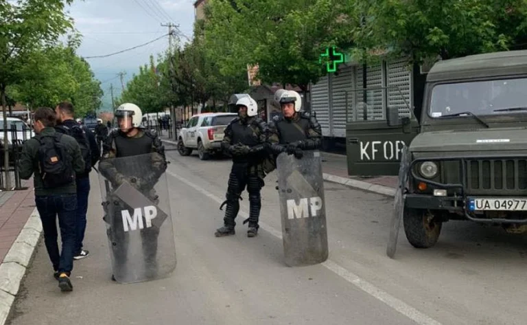BBC: Estados Unidos castiga a Kosovo después de disturbios violentos