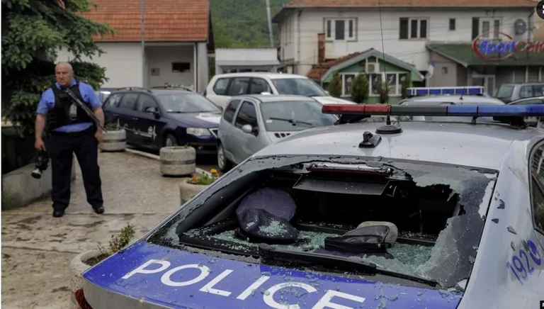 Policía de Kosovo confirma ataque contra el vehículo policial de Zvecan