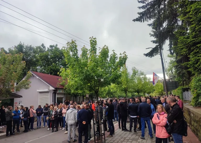 Los manifestantes se reúnen en Zvecan