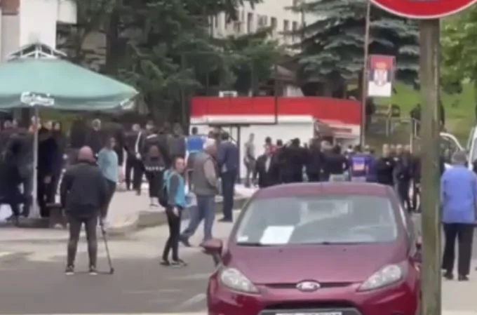 Lucha entre los grupos serbios en el norte
