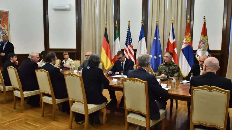 Vuciq se reúne con embajadores de países de Quinn
