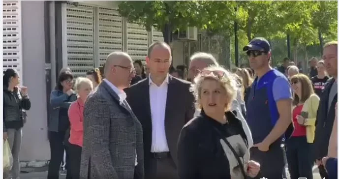 Rakqi de Simiqi se une a los manifestantes en Zvecan