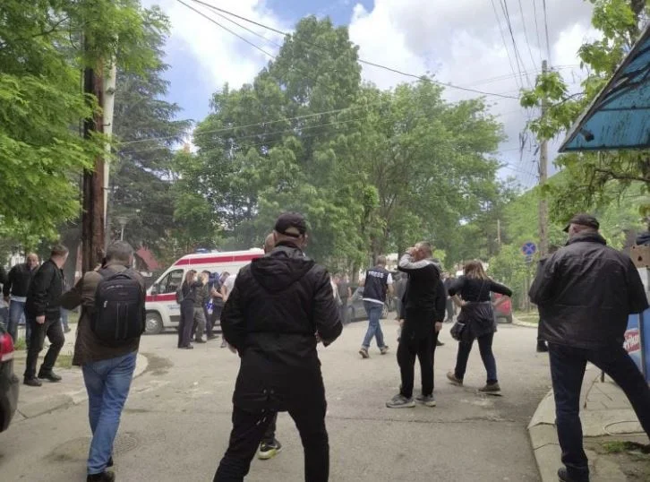 Se acabó en Zvecan: KFOR, los manifestantes se estrellaron
