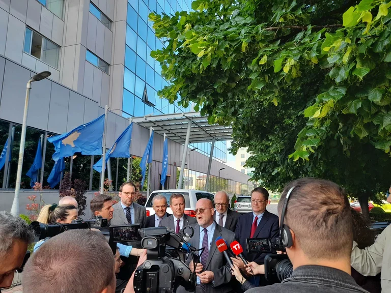 QUINT-i pas takimit me Kurtin: I propozuam që kryetarët ta ushtrojnë detyrën jashtë objekteve komunale në veri