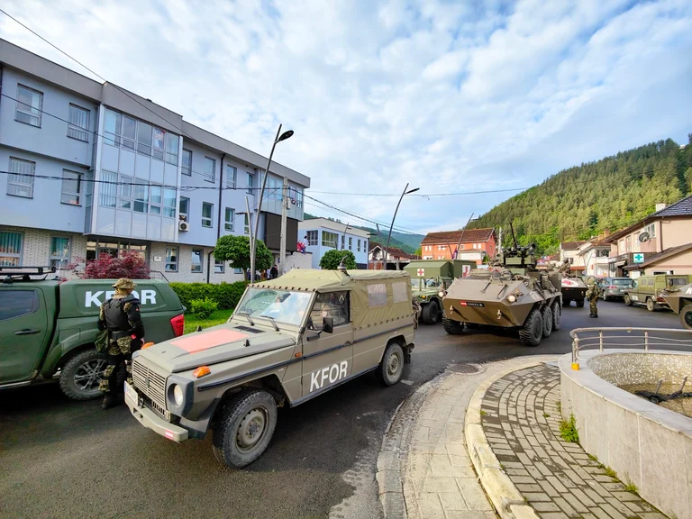 La OTAN responde a la demanda de Kosovo, Serbia