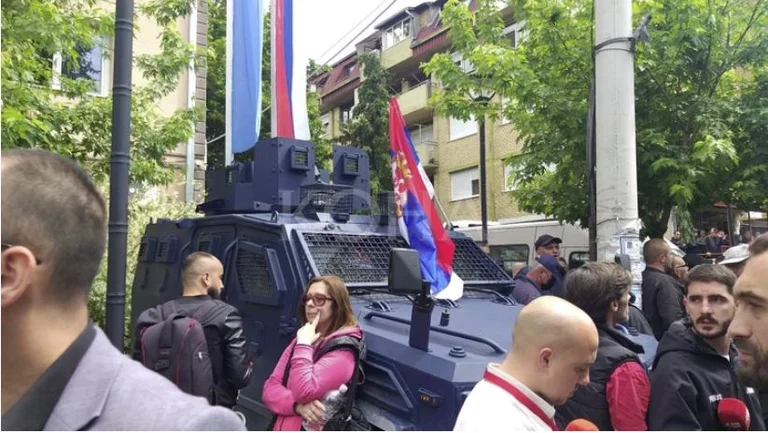 Zvecan, Policía evacua a periodistas
