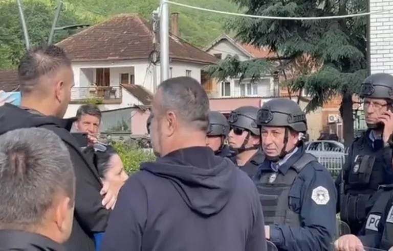 Policía: Los manifestantes demostraron violencia y lanzaron gas lacrimógeno