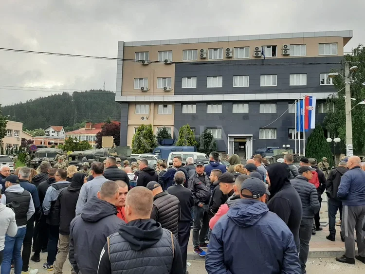 Zvecan, el comandante de la KFOR advierte a Rakiqih y Sibiu de difundir multitudes