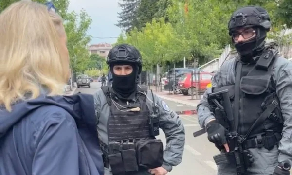 Policía de Kosovo Von Croamon en Zvecan: ¿Qué diablos te trajo aquí, cuál es la amenaza?