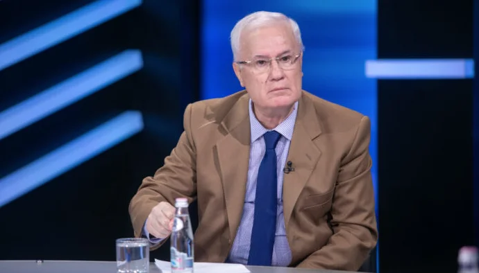 Historiador albanés: Kurt está jugando con fuego, no creo que gane nada más que apoyar a los partidarios de su partido.